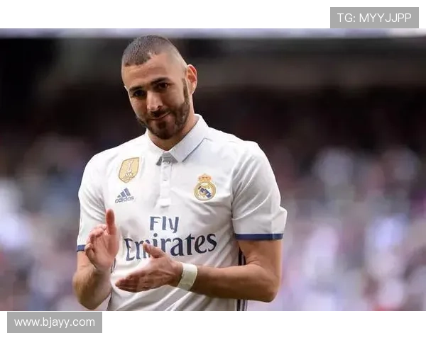 双鱼座足球明星的魅力与才华揭秘他们在绿茵场上的星座特质与成就